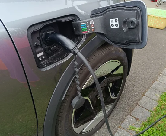 Borne de recharge IRVE véhicule électrique maison Heol breizh 29 installateur panneaux solaires photovoltaique finistere Morlaix Landivisiau